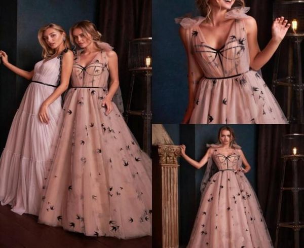 2020 new elegant lace evening dresses deep v neck sleeveless appliques prom dress floor length a line formal party gowns 15006396875, Black;red
2020 new elegant lace evening dresses deep v neck sleeveless appliques prom dress floor length a line formal party gowns 15006396875, Black;red