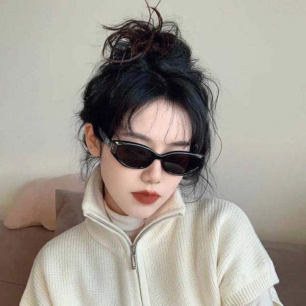 2023 new gm small frame cat's eye ins style women's advanced sense anti uv moisture rice nail sunglasses, White;black
2023 new gm small frame cat's eye ins style women's advanced sense anti uv moisture rice nail sunglasses, White;black