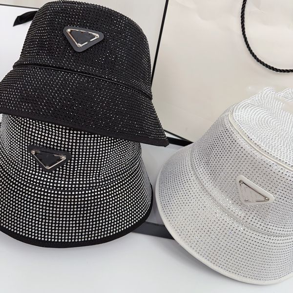 desingers inverted triangle bucket hats luxurys wide brim hats men women letter inlay crystal sunhats fashion trend travel fisherman hat acc, Blue;gray
desingers inverted triangle bucket hats luxurys wide brim hats men women letter inlay crystal sunhats fashion trend travel fisherman hat acc, Blue;gray
