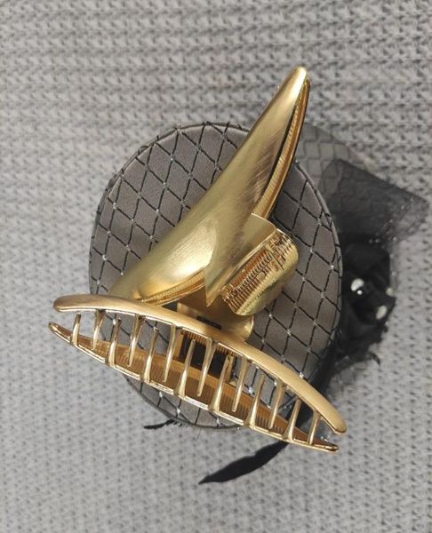 vintage fashion metal c hair claw c alloy clamps accessories with paper cards5409729, Slivery;golden
vintage fashion metal c hair claw c alloy clamps accessories with paper cards5409729, Slivery;golden