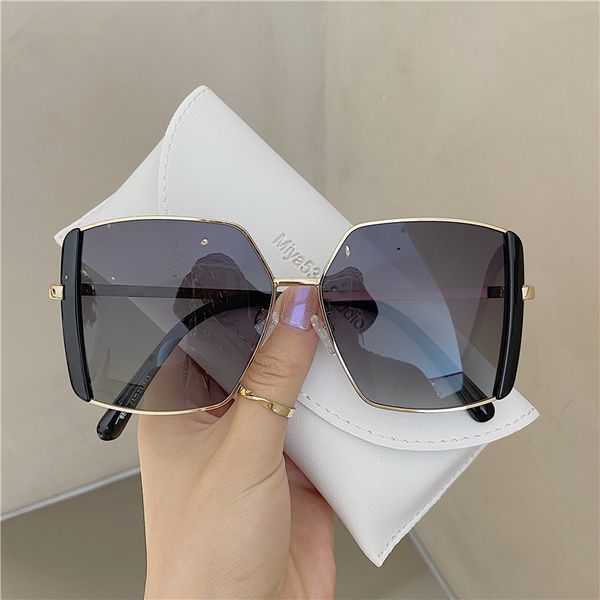 new fashion sunglasses for women mens pc full frame lunette fashion 26526, White;black
new fashion sunglasses for women mens pc full frame lunette fashion 26526, White;black