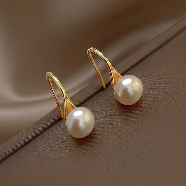 

Designer Rovski luxury top jewelry accessories High Heels Pearl Ear Hook 2023 New Notes French Style Simple and Advanced Sense Small Design Pearl Earrings