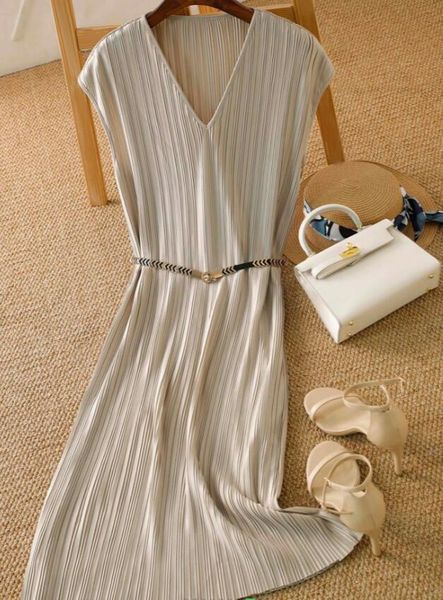 2023 summer women's issey pleated mid length dress miyake v-neck drop shoulder loose vintage dress, Black;gray
2023 summer women's issey pleated mid length dress miyake v-neck drop shoulder loose vintage dress, Black;gray
