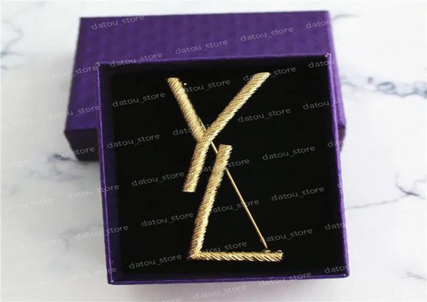 women elegant clothes accessories designer brooch ladies luxurys designers jewelry gold big letter brooches womens pins breastpin 4228998, Gray 
women elegant clothes accessories designer brooch ladies luxurys designers jewelry gold big letter brooches womens pins breastpin 4228998, Gray