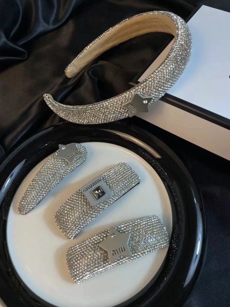 super flash bread clip miu headdress hair accessories hairpin broken hair bangs clip female luxury side clip duck-billed clip.
super flash bread clip miu headdress hair accessories hairpin broken hair bangs clip female luxury side clip duck-billed clip.