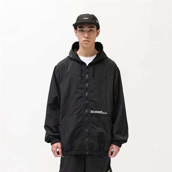men's jackets wtaps spring and summer nylon outdoor camping waterproof hooded jacket loose style straight zip pocket contour 230811, Black;brown
men's jackets wtaps spring and summer nylon outdoor camping waterproof hooded jacket loose style straight zip pocket contour 230811, Black;brown
