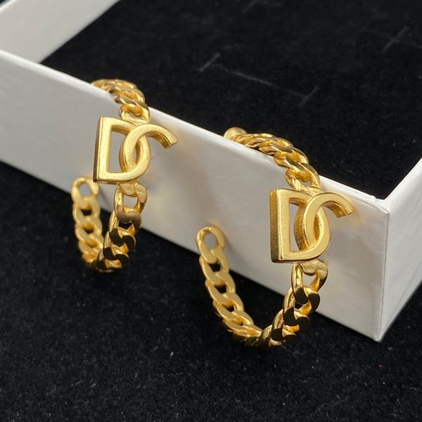2023 gold designer earrings hoop earrings fashion personality large circle earrings women's wedding party designer jewelry no box, Golden;silver
2023 gold designer earrings hoop earrings fashion personality large circle earrings women's wedding party designer jewelry no box, Golden;silver
