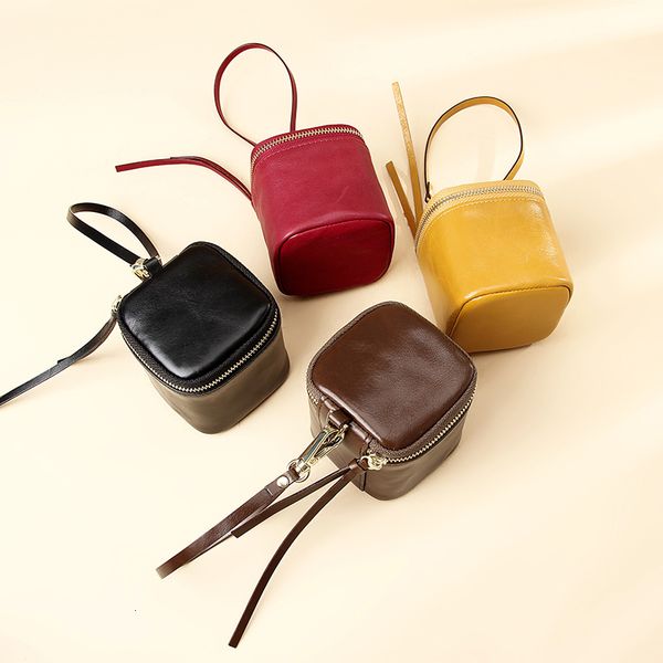 cosmetic bags case's small storage bag genuine leather square hand carry coin purse lipstick earphone cosmetic mini fashion personality
cosmetic bags case's small storage bag genuine leather square hand carry coin purse lipstick earphone cosmetic mini fashion personality
