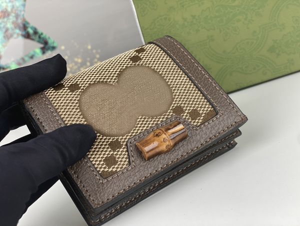 fashion women designer wallets luxury bamboo coin purse famous stylist short card holder high-quality double letters mark woman clutch bags, Red;black
fashion women designer wallets luxury bamboo coin purse famous stylist short card holder high-quality double letters mark woman clutch bags, Red;black