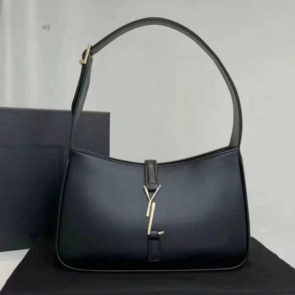 designer bags handbag tote bag women cross body shoulder y-shaped envelope messenger black calfskin classic diagonal stripes quilted chains
designer bags handbag tote bag women cross body shoulder y-shaped envelope messenger black calfskin classic diagonal stripes quilted chains