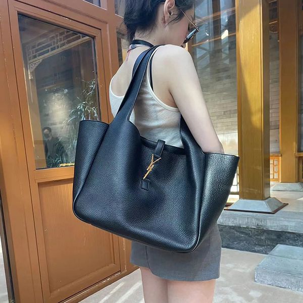 designer womens shoulder bag underarm bag oversized 30cm shopping bag leather hardware metal buckle luxury tote travel bag classic black mum
designer womens shoulder bag underarm bag oversized 30cm shopping bag leather hardware metal buckle luxury tote travel bag classic black mum