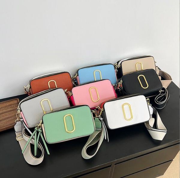 designer women bags new contrast color small square bag trend letter single shoulder messenger bags wholesale 20-12-7cm m008012, Black;red
designer women bags new contrast color small square bag trend letter single shoulder messenger bags wholesale 20-12-7cm m008012, Black;red