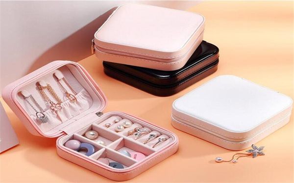 portable zipper pu leather travel jewelry storage box rings earrings necklace organizer gift display case travel accessories holde6894516, Black;white
portable zipper pu leather travel jewelry storage box rings earrings necklace organizer gift display case travel accessories holde6894516, Black;white