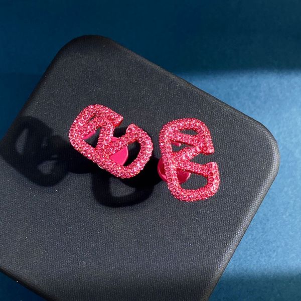 letter v classics earring logo valentinolies stud earing women hoop designer luxury jewelry crystal pearl earrings 4575, Golden;silver
letter v classics earring logo valentinolies stud earing women hoop designer luxury jewelry crystal pearl earrings 4575, Golden;silver