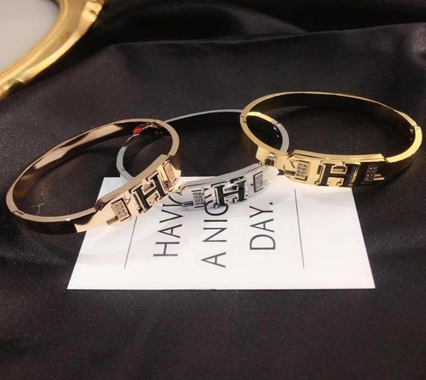 bracelets women bangle luxury designer typical letter jewelry crystal 18k gold plated 925 silver plated stainless steel lovers gif3240412, Black
bracelets women bangle luxury designer typical letter jewelry crystal 18k gold plated 925 silver plated stainless steel lovers gif3240412, Black