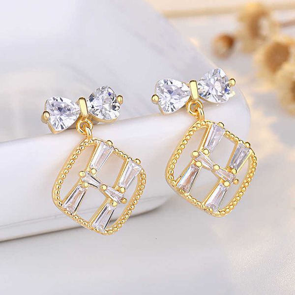 fashion designer h qiaolanxuan letter zircon sterling silver needle earrings female korean personality net red temperament versatile, Golden
fashion designer h qiaolanxuan letter zircon sterling silver needle earrings female korean personality net red temperament versatile, Golden