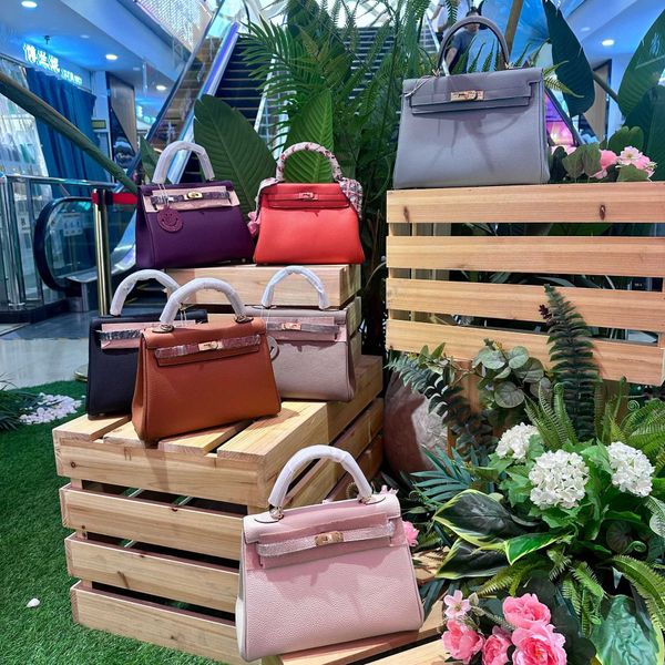 designer bags 2023 new genuine leather second generation kelys litchi patterned bag fashionable and high-end one shoulder crossbody handbag
designer bags 2023 new genuine leather second generation kelys litchi patterned bag fashionable and high-end one shoulder crossbody handbag
