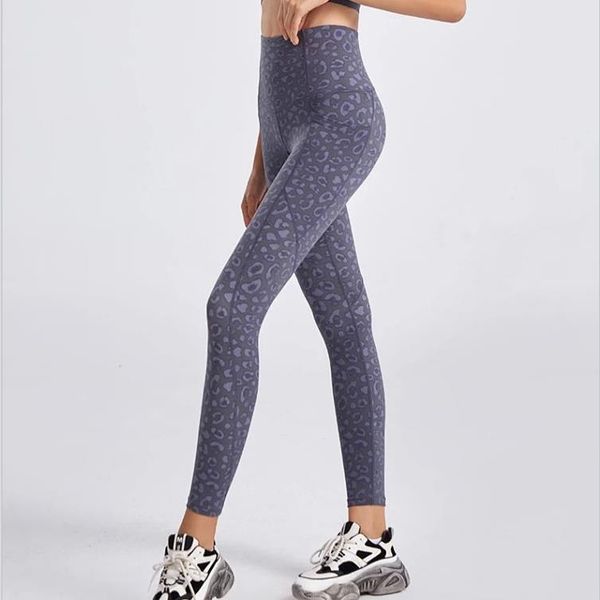 new tie-dye camouflage nude yoga pants women's high-waisted hip lift double-pocket fitness pants wear nine-point pants
new tie-dye camouflage nude yoga pants women's high-waisted hip lift double-pocket fitness pants wear nine-point pants