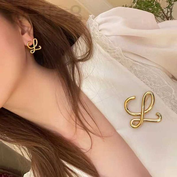 headwear & hair accessories designer geometric letter hollowed out gilded brooch, personalized and versatile, niche luxurious corsage access
headwear & hair accessories designer geometric letter hollowed out gilded brooch, personalized and versatile, niche luxurious corsage access