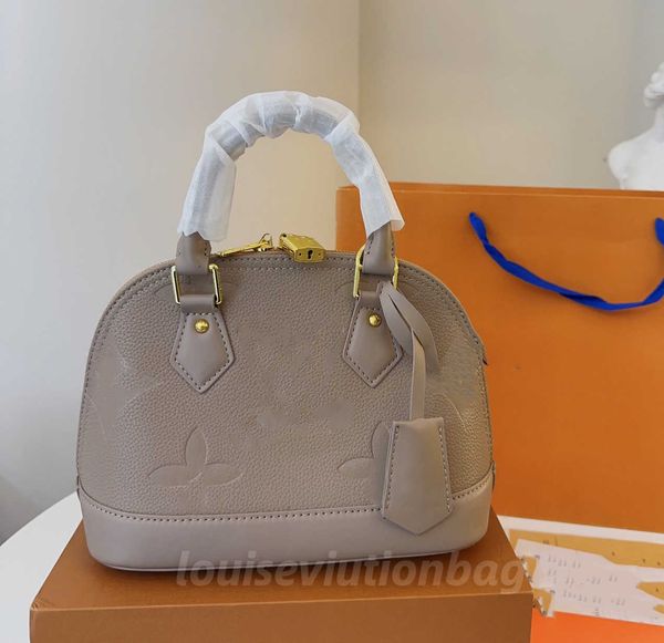 higt quality alma bb fashion designer bag women tote shoulder bags chain messenger bag leather handbags shell purse ladies cosmetic crossbod
higt quality alma bb fashion designer bag women tote shoulder bags chain messenger bag leather handbags shell purse ladies cosmetic crossbod