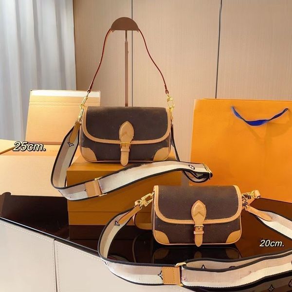 fashion shoulder bag totes genuine leather crossbody women old flower designer diane baguette handbag lady large-capacity strap embossed let
fashion shoulder bag totes genuine leather crossbody women old flower designer diane baguette handbag lady large-capacity strap embossed let