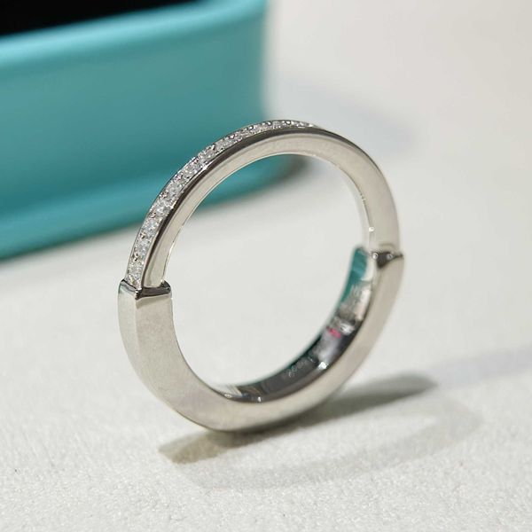 s925 sterling silver half diamond lock ring with smooth face inlaid light luxury style classic versatile korean edition
s925 sterling silver half diamond lock ring with smooth face inlaid light luxury style classic versatile korean edition