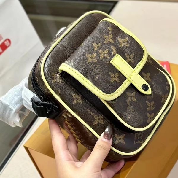 2023 men ladies camera bag 23ss new designer underarm bag cosmetic bag ladies messenger bag composite handbag luxury ladies bag genuine leat
2023 men ladies camera bag 23ss new designer underarm bag cosmetic bag ladies messenger bag composite handbag luxury ladies bag genuine leat