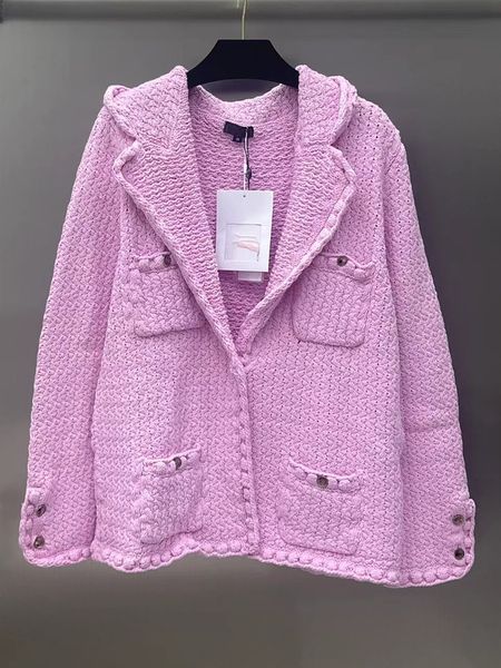 womens sweaters designers retro twist lapel pocket knitted cardigan coat autumn fashion luxury allinone straight sweater coat 230811, White;black
womens sweaters designers retro twist lapel pocket knitted cardigan coat autumn fashion luxury allinone straight sweater coat 230811, White;black