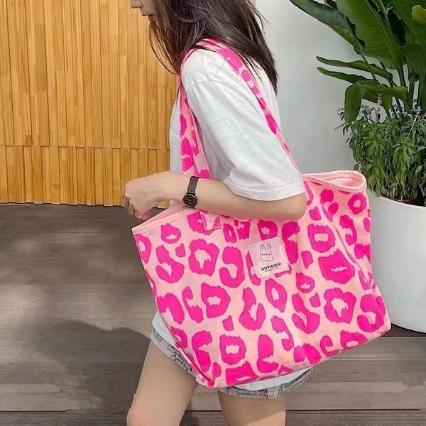 evening bags pink leopard shoulder bag for women large capacity casual handbag student canvas bag korean shoulder underarm bag 230812
evening bags pink leopard shoulder bag for women large capacity casual handbag student canvas bag korean shoulder underarm bag 230812