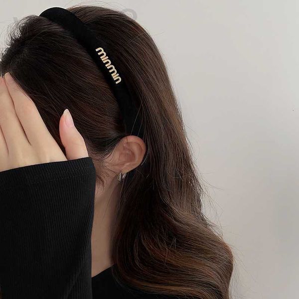 headbands designer summer high-end velvet hair band for women with high head and display face, small washing pressing hair, anti slip korean, Silver
headbands designer summer high-end velvet hair band for women with high head and display face, small washing pressing hair, anti slip korean, Silver