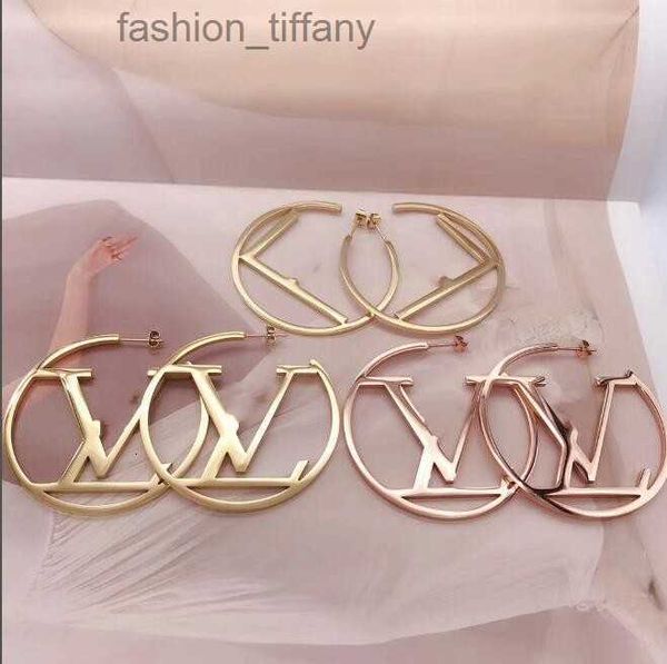 designer extravagant large letter 52mm hoop dangle classic 3 colors christmas circle earrings hip hop earings earring for women party weddin, Golden;silver
designer extravagant large letter 52mm hoop dangle classic 3 colors christmas circle earrings hip hop earings earring for women party weddin, Golden;silver