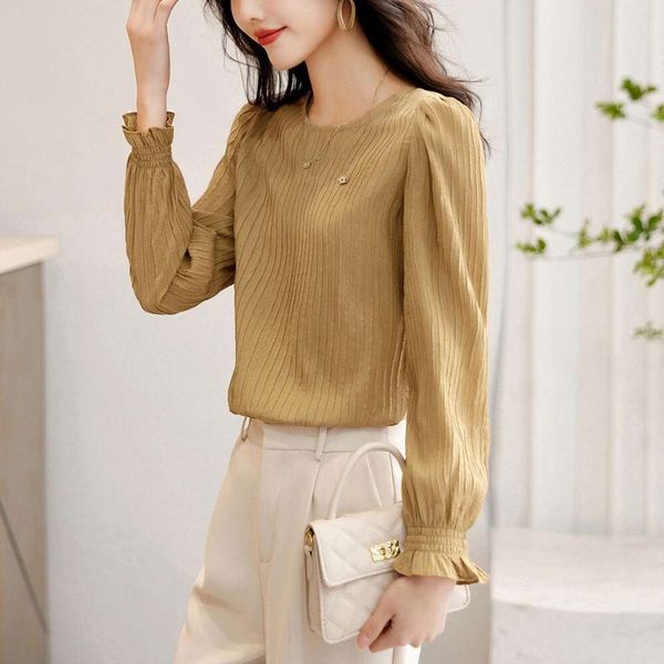 elegant t shirt for women early spring age reducing beautiful western style long sleeved top, White
elegant t shirt for women early spring age reducing beautiful western style long sleeved top, White