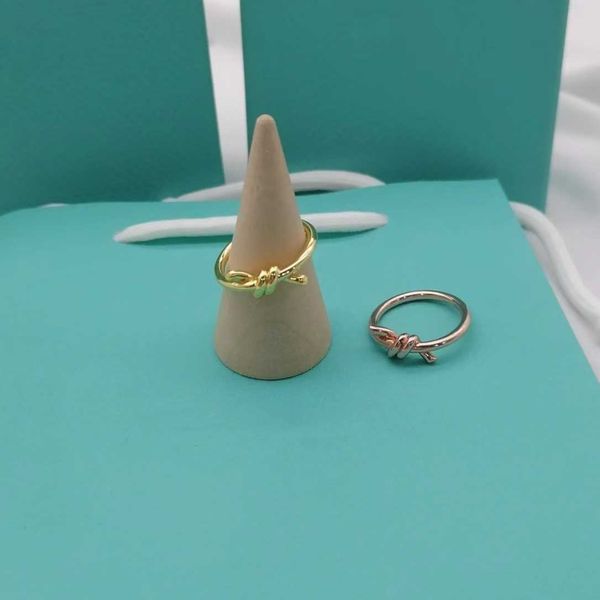 versatile tiffay s925 sterling silver valley ailing same kont series knot ring female twist rope light luxury fashion jewelry, Golden;silver
versatile tiffay s925 sterling silver valley ailing same kont series knot ring female twist rope light luxury fashion jewelry, Golden;silver