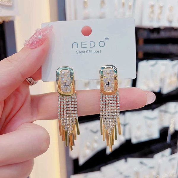 luxury geometric square tassel medium long silver needle earrings temperament rhinestones for girls jewelry.
luxury geometric square tassel medium long silver needle earrings temperament rhinestones for girls jewelry.