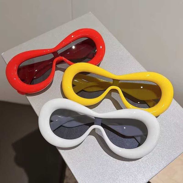 fashionable quirky black for street pgraphy wearing with sunglasses glasses and uv resistant personalized sunshades, White;black
fashionable quirky black for street pgraphy wearing with sunglasses glasses and uv resistant personalized sunshades, White;black
