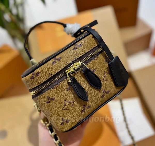 vanity shoulder tote bags handbag women cosmetic tidy leather makeup bags fashion high capacity designers lady's storage box handbags t
vanity shoulder tote bags handbag women cosmetic tidy leather makeup bags fashion high capacity designers lady's storage box handbags t