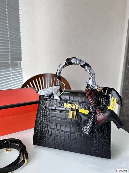 designer elis new cowhide epsom leather shoulder crossbody bag printed letter luxury tote bag for women versatile women's classic mini
designer elis new cowhide epsom leather shoulder crossbody bag printed letter luxury tote bag for women versatile women's classic mini