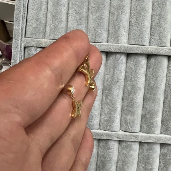 water proof 19mm*12mm small exquisite girls original branded cz flower v stud 316l stainless steel 18k gold silver rose women letter logo ea, Golden;silver
water proof 19mm*12mm small exquisite girls original branded cz flower v stud 316l stainless steel 18k gold silver rose women letter logo ea, Golden;silver