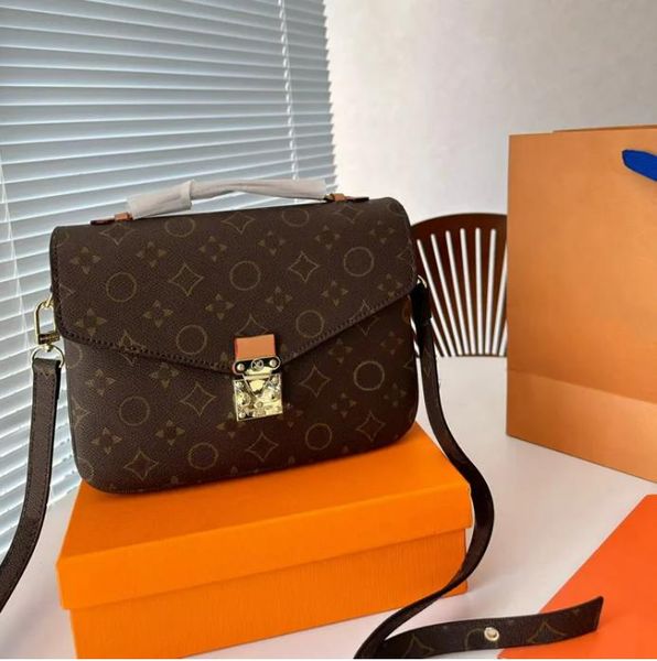 trend luxury designer messenger bag ladies handbag messenger bag leather shoulder bag handbag wallet
trend luxury designer messenger bag ladies handbag messenger bag leather shoulder bag handbag wallet