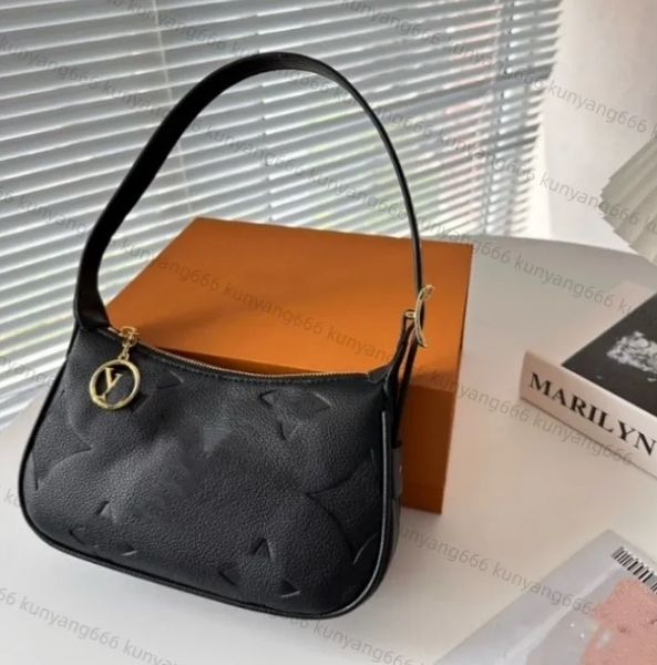 designer mini moon woman handbags shoulder bags with hardware purses luxury versatile underarm package
designer mini moon woman handbags shoulder bags with hardware purses luxury versatile underarm package