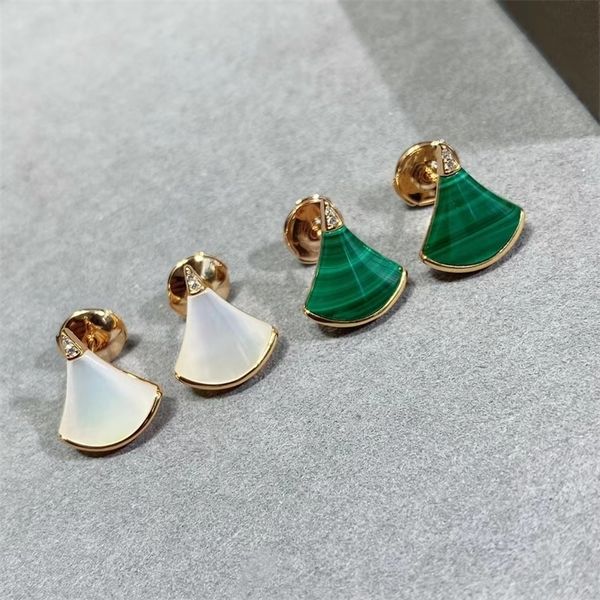 stud european rose gold natural stone small skirt earring's fashion brand luxury banquet premium gift 230811, Golden;silver
stud european rose gold natural stone small skirt earring's fashion brand luxury banquet premium gift 230811, Golden;silver