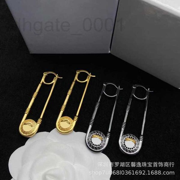 charm designer new head loop pattern earrings for women's personalized pins, earrings, and brass with the same portrait trend atpg, Golden
charm designer new head loop pattern earrings for women's personalized pins, earrings, and brass with the same portrait trend atpg, Golden