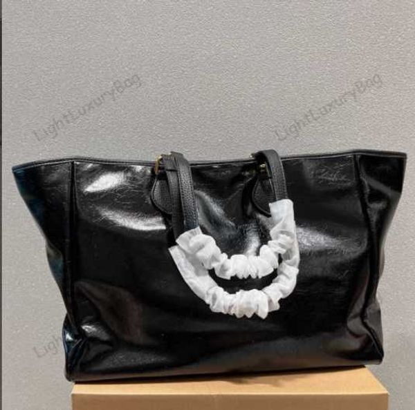 5a high capacity shoulder tote bag designer bright leather or feather wallet leisure handbag for women classic famous brand shopping purse20
5a high capacity shoulder tote bag designer bright leather or feather wallet leisure handbag for women classic famous brand shopping purse20