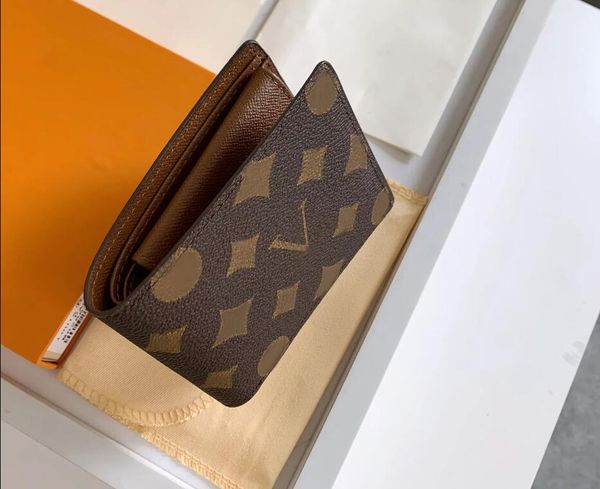fashion designer wallets luxury short purse men women clutch bags highs quality flower letter coin purses plaid card holders with original b, Red;black
fashion designer wallets luxury short purse men women clutch bags highs quality flower letter coin purses plaid card holders with original b, Red;black