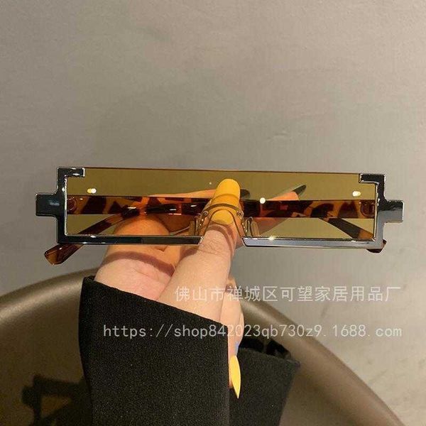 small niche new technology futuristic metal rectangular integrated men and small frame sunglasses for women, White;black
small niche new technology futuristic metal rectangular integrated men and small frame sunglasses for women, White;black