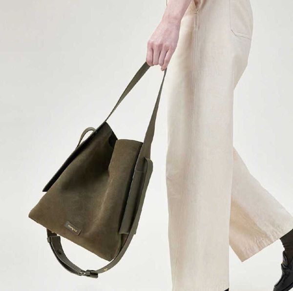 songmont bags 2023 new fashion bucket bag song monts suede ear tote bag designer s lazy commuter large capacity one shoulder crossbody women
songmont bags 2023 new fashion bucket bag song monts suede ear tote bag designer s lazy commuter large capacity one shoulder crossbody women
