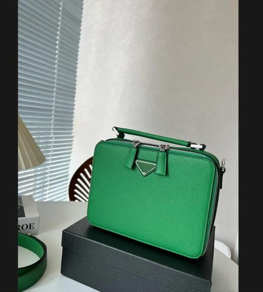 new fashion designer women men handbags shoulder bag leather totes large shoulder bags camera bags handbags cross body luxury designer purse
new fashion designer women men handbags shoulder bag leather totes large shoulder bags camera bags handbags cross body luxury designer purse