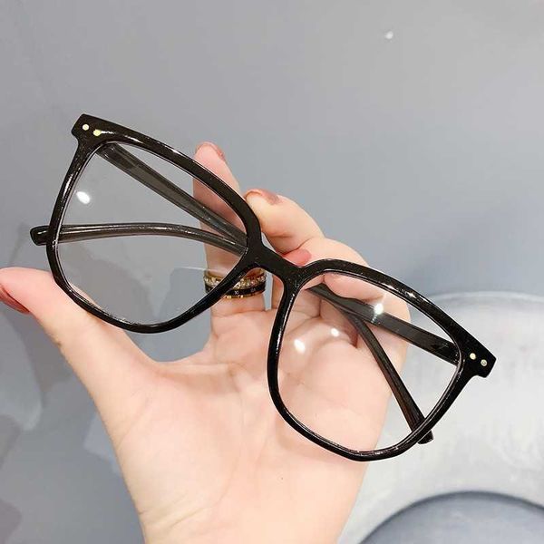 new anti blue korean version internet red lens fashionable slimming flat light plain face glasses, White;black
new anti blue korean version internet red lens fashionable slimming flat light plain face glasses, White;black
