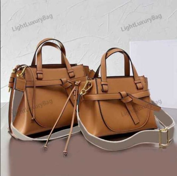 handbag designer leather fashion tote for women light luxury classic famous brand fashion bags 221031
handbag designer leather fashion tote for women light luxury classic famous brand fashion bags 221031