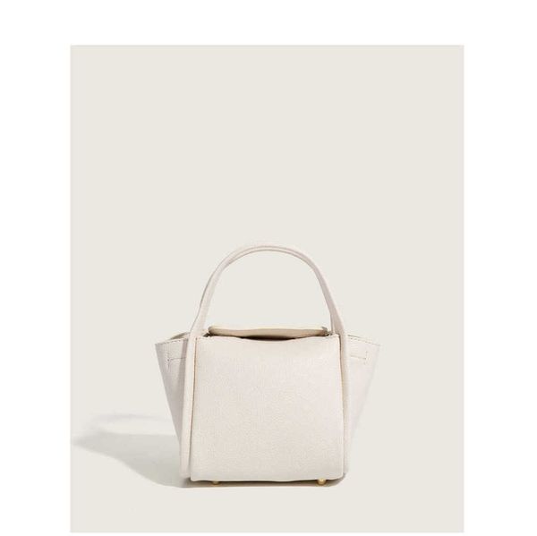 songmont bags baobao women's new spring song vegetable basket yuanbao bao genuine leather cowhide portable foreign style handbag
songmont bags baobao women's new spring song vegetable basket yuanbao bao genuine leather cowhide portable foreign style handbag